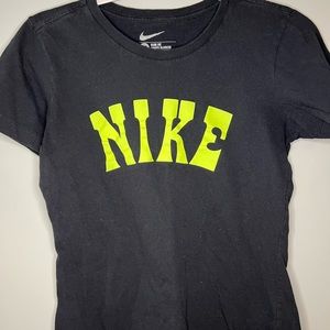 Nike Size Medium Women’s Slim Fit Black/Lime T-Shirt